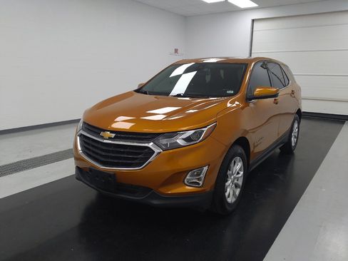 Used 2019 Chevrolet Equinox LT w/ Driver Convenience Package FWD image 2