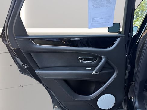 Used 2019 Bentley Bentayga AWD/4WD image 24