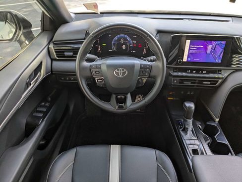 Used 2025 Toyota Camry SE FWD image 15