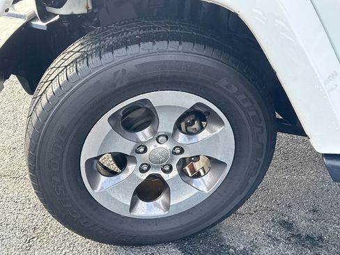 Used 2018 Jeep Wrangler Unlimited Sahara image 14