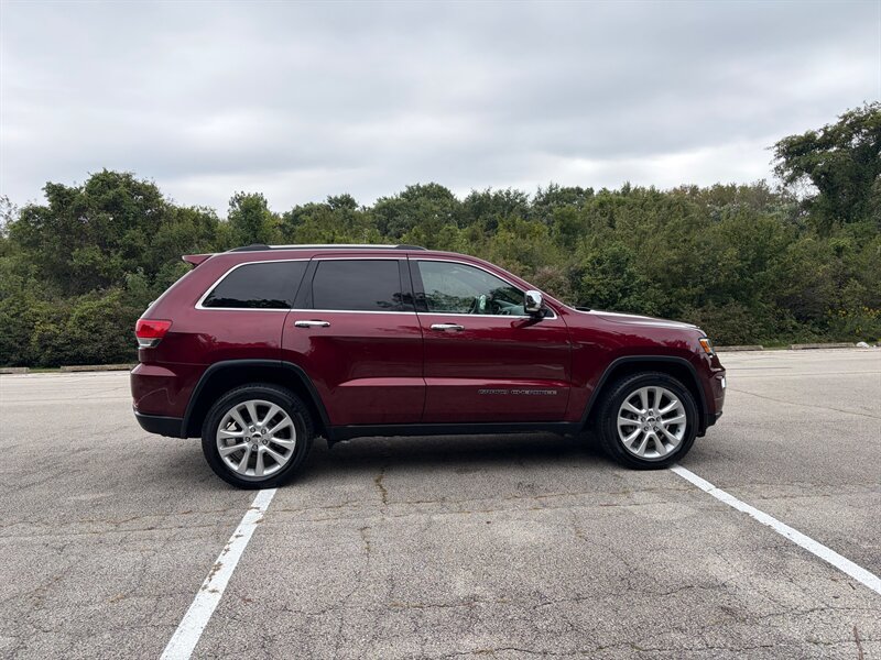 Used 2017 Jeep Grand Cherokee Limited AWD/4WD image 6