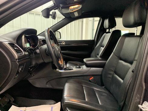 Used 2019 Jeep Grand Cherokee Limited AWD/4WD image 3