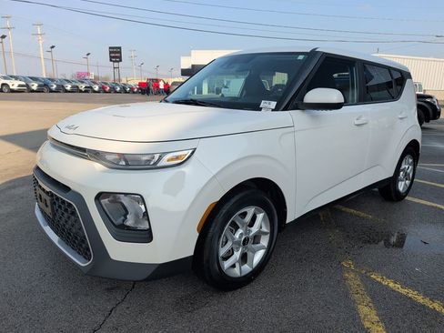 Used 2022 Kia Soul LX w/ Technology Package image 3