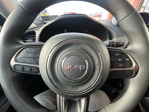 Used 2022 Jeep Renegade Sport w/ Sport Appearance Group image 11