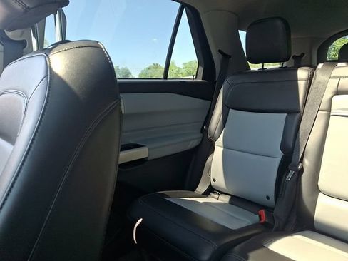 Used 2022 Ford Explorer XLT w/ Equipment Group 202A AWD/4WD image 21