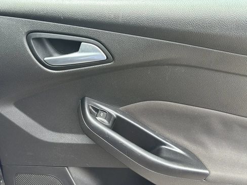 Used 2016 Ford Focus SE w/ Equipment Group 201A FWD image 38