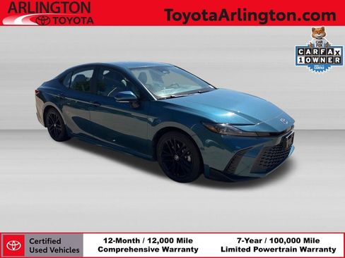 Used 2025 Toyota Camry SE FWD image 1