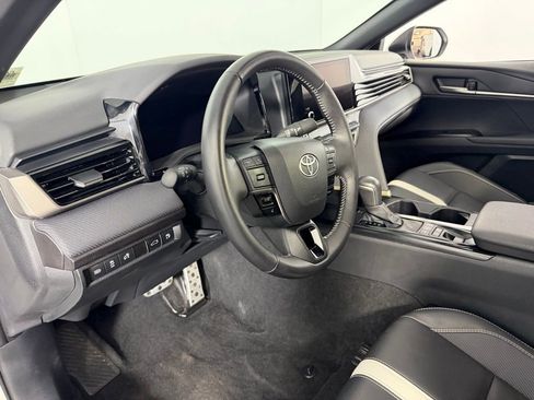 Used 2025 Toyota Camry SE image 19