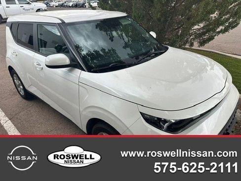 Used 2023 Kia Soul LX w/ LX Technology Package FWD image 1