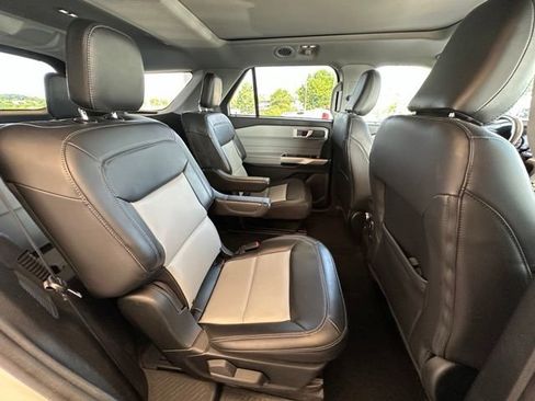 Used 2023 Ford Explorer XLT w/ Equipment Group 202A AWD/4WD image 26