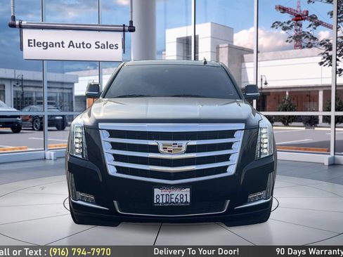Used 2018 Cadillac Escalade Luxury image 3