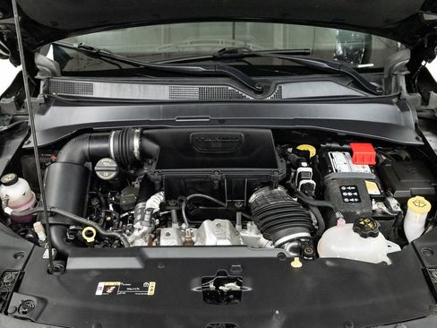 Used 2023 Jeep Compass Latitude AWD/4WD image 3