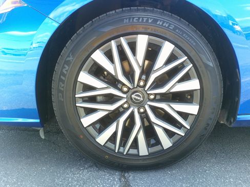 Used 2025 Nissan Altima 2.5 SV FWD image 13