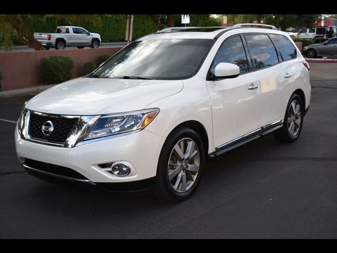 Used 2016 Nissan Pathfinder Platinum w/ Cargo Package FWD image 3