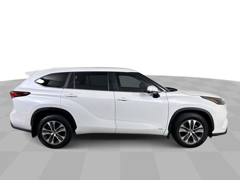 Used 2023 Toyota Highlander XLE AWD/4WD image 9
