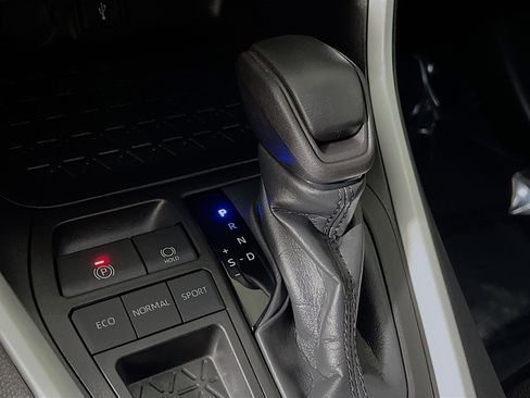 Used 2021 Toyota RAV4 LE image 24