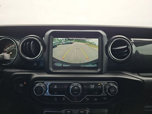 Used 2021 Jeep Wrangler Unlimited Sahara AWD/4WD image 28