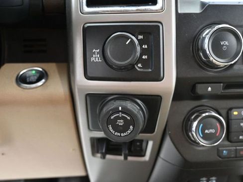 Used 2018 Ford F150 Lariat w/ Equipment Group 501A Mid AWD/4WD image 27