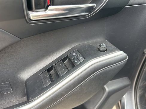 Used 2021 Toyota Highlander XLE AWD/4WD image 5