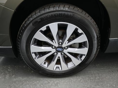 Used 2017 Subaru Outback 3.6R Touring AWD/4WD image 9