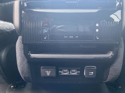 New 2026 Jeep Grand Wagoneer L Limited AWD/4WD image 31