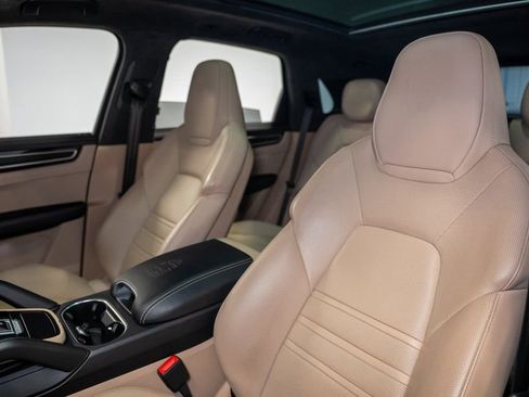 Used 2022 Porsche Cayenne GTS image 31