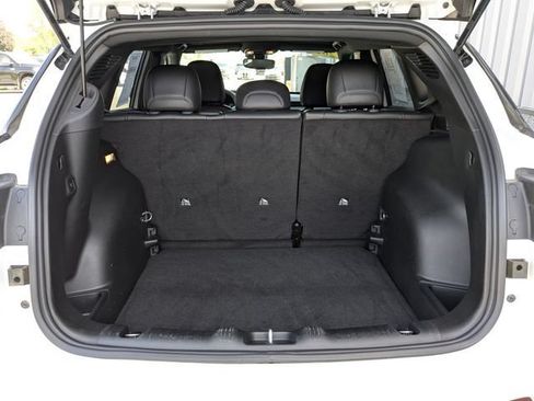 Used 2025 Jeep Compass Latitude w/ Convenience Group AWD/4WD image 25