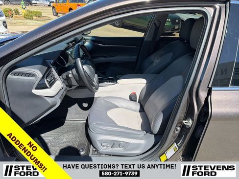 Used 2020 Toyota Camry XLE w/ Four Season Floor Mat Package image 13