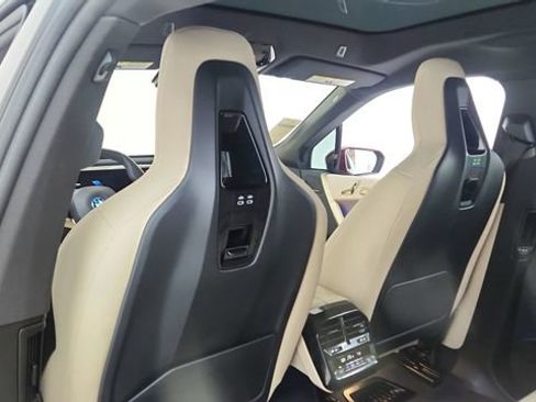 Used 2023 BMW iX xDrive50 w/ Premium Package image 32