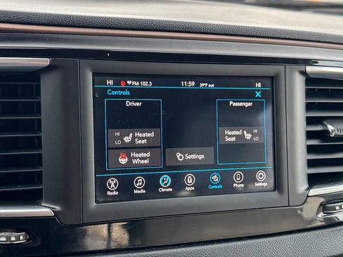 Used 2019 Chrysler Pacifica Touring-L image 28