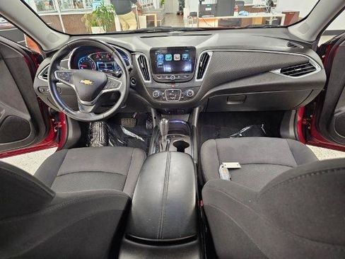 Used 2017 Chevrolet Malibu LT FWD image 9