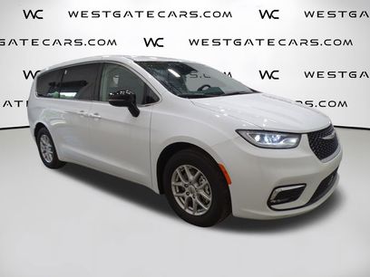 Used 2024 Chrysler Pacifica Touring-L