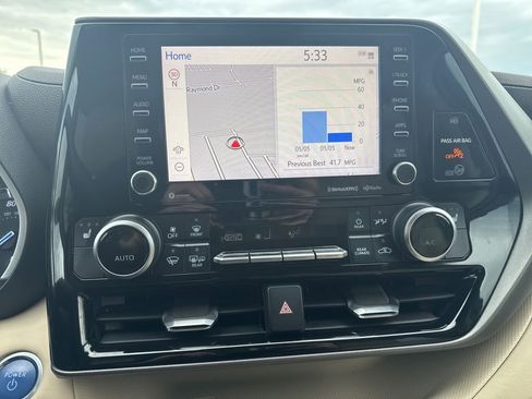 Certified 2020 Toyota Highlander XLE AWD/4WD image 10