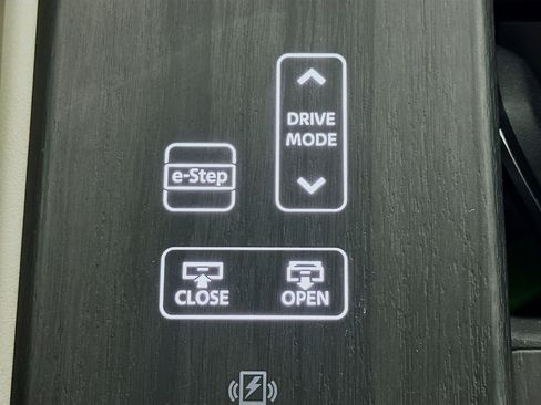 Used 2023 Nissan Ariya FWD image 26