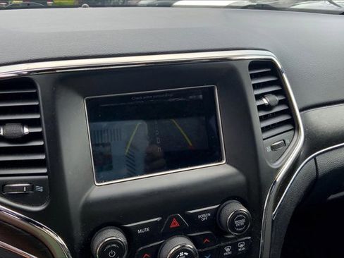 Used 2018 Jeep Grand Cherokee Limited image 21