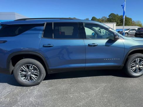 Used 2026 Chevrolet Traverse LT w/ Driver Confidence Package FWD image 9