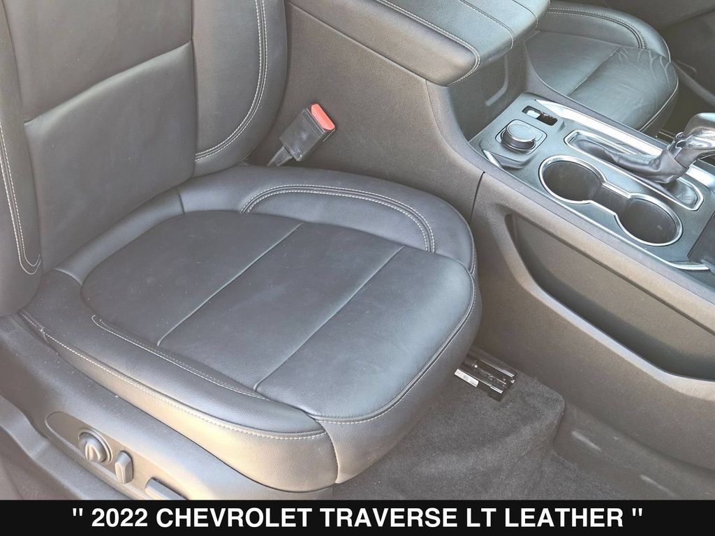 Used 2022 Chevrolet Traverse LT FWD image 33