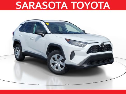 Used 2019 Toyota RAV4 LE image 1