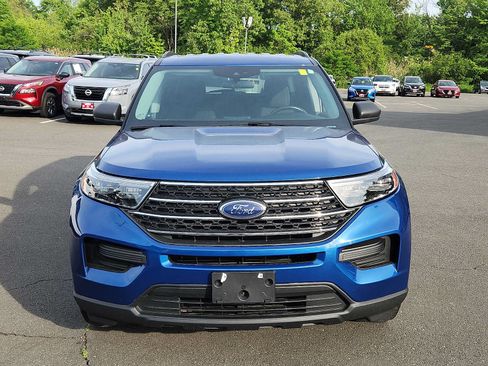 Used 2022 Ford Explorer XLT AWD/4WD image 2