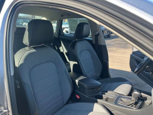 Used 2025 Volkswagen Jetta SE image 37