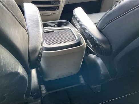 Used 2019 Chrysler Pacifica Limited w/ Tire & Wheel Group image 34