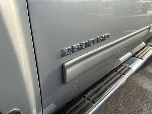 Used 2011 Chevrolet Silverado 2500 LT w/ Interior Plus Package image 4