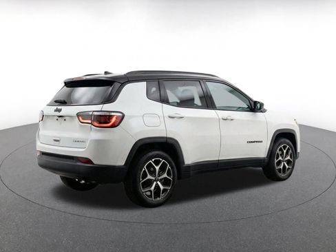 Used 2025 Jeep Compass Limited AWD/4WD image 7