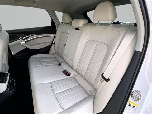 Used 2024 Audi Q8 e-tron Premium AWD/4WD image 28