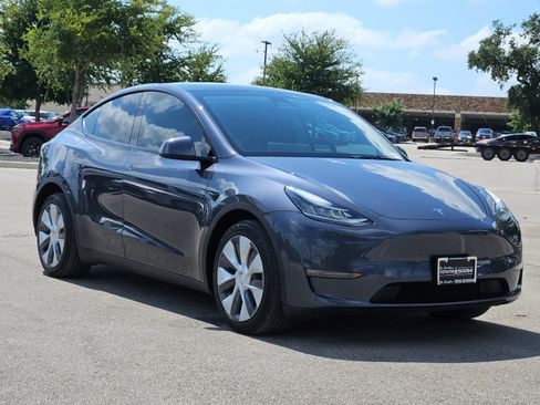 Used 2022 Tesla Model Y Long Range AWD/4WD image 7