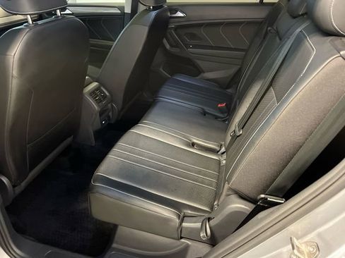 Certified 2024 Volkswagen Tiguan SE w/ Panoramic Sunroof Package FWD image 17