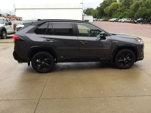 Used 2020 Toyota RAV4 XSE w/ Protection Package AWD/4WD image 5