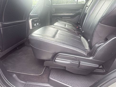 Used 2019 Ford Expedition XLT w/ Equipment Group 202A AWD/4WD image 19