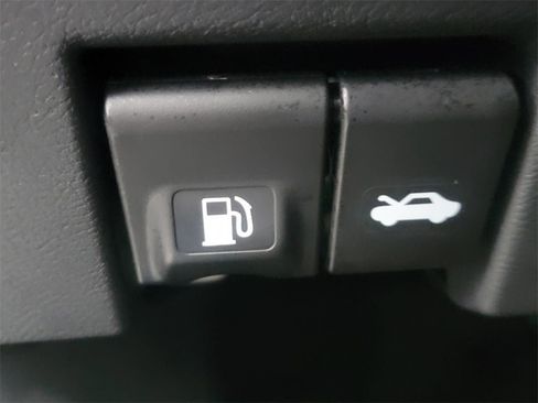 Certified 2025 Nissan Versa SV w/ Trunk Package image 27