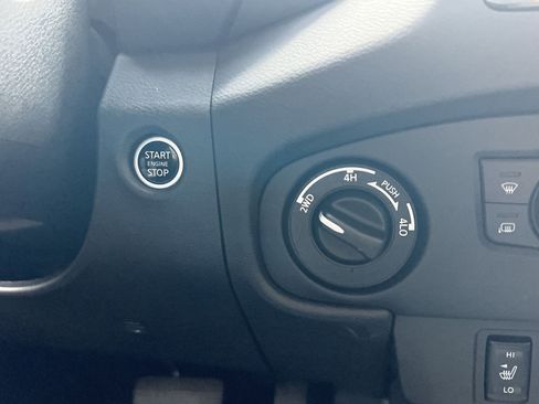 Certified 2024 Nissan Frontier SL AWD/4WD image 8
